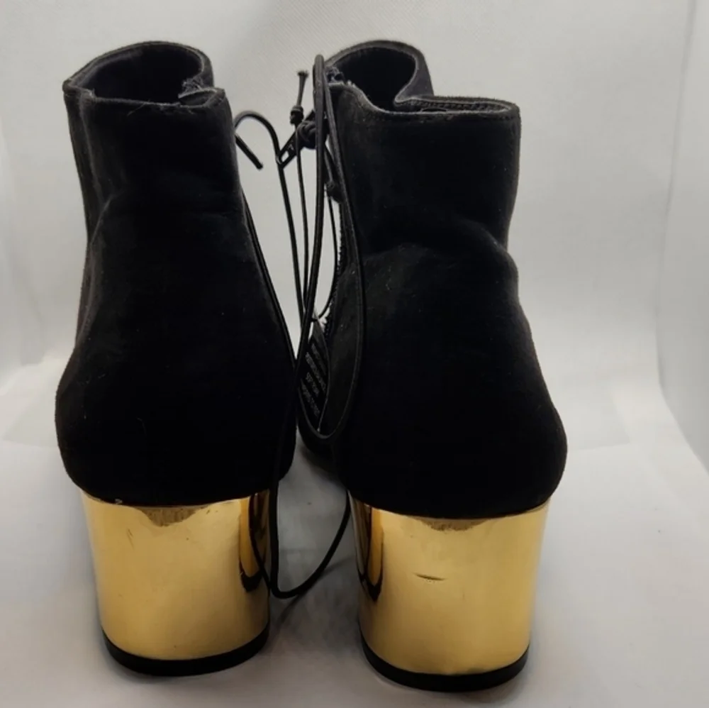 Arizona Jeans Paisley Women’s‎ Black Faux Suede W/Gold Heel Memory Foam heel